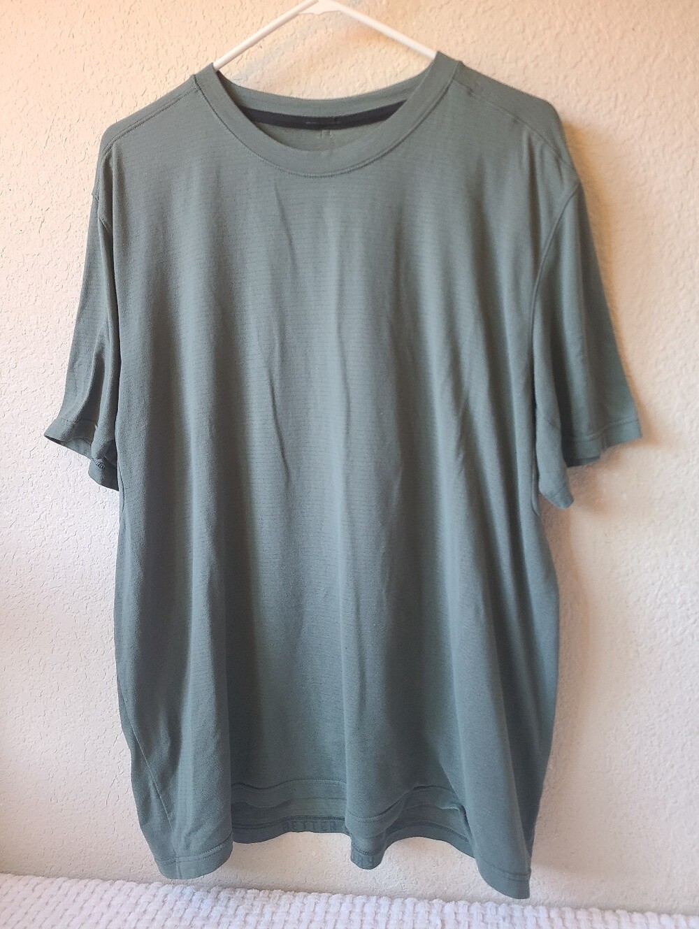 Lululemon Athletica Men's Short Sleeve Crewneck T-Shirt Sage Green Size XL